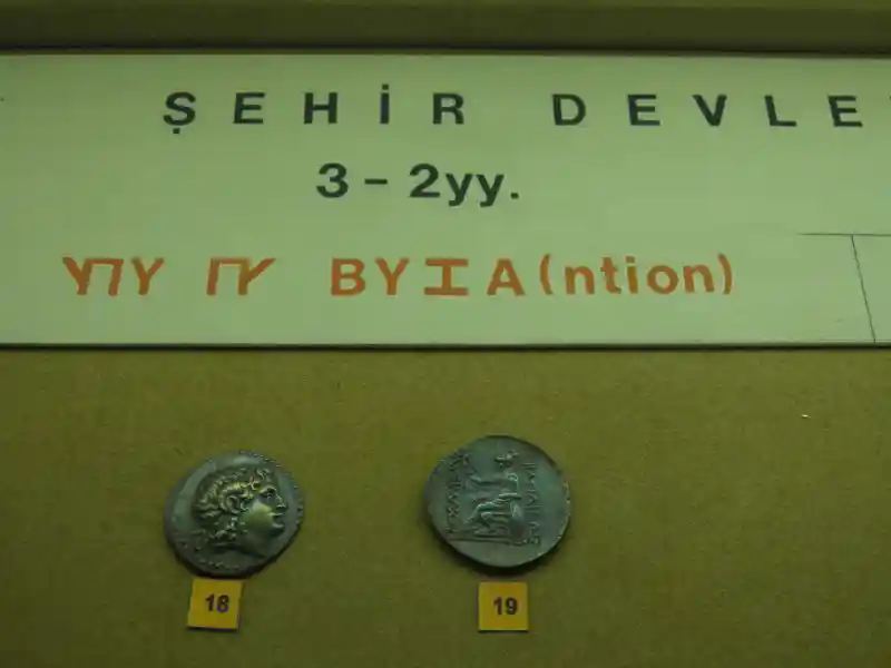 An asymmetrical cross on top of a oblong stand